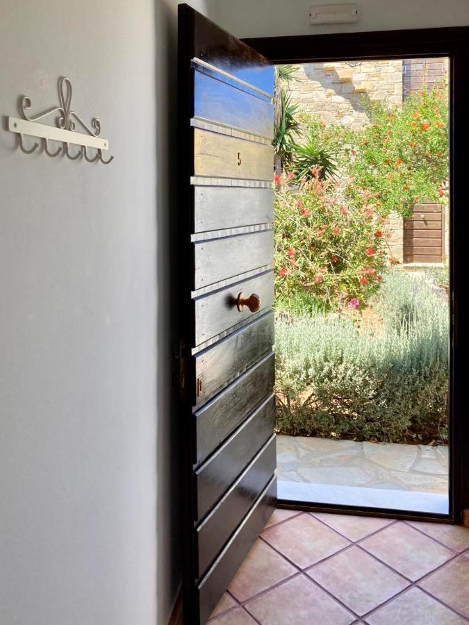 Syrou Lotos Studios & Apartments (Adults Only) Kini Oda fotoğraf