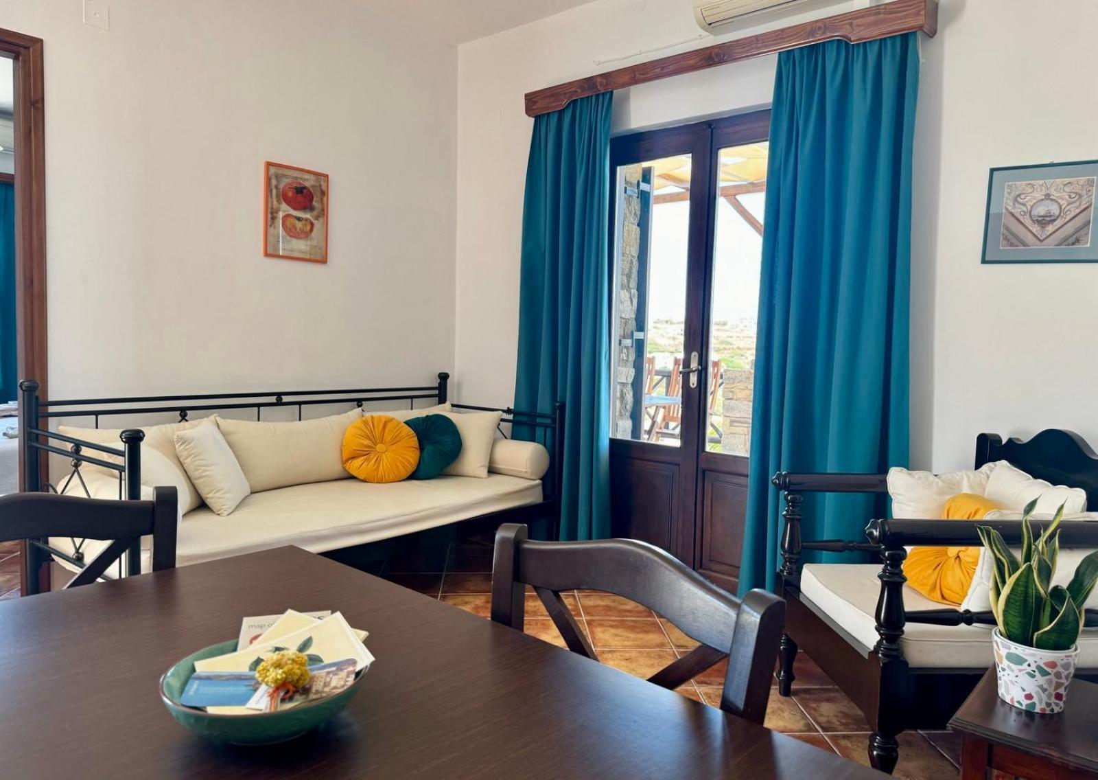 Syrou Lotos Studios & Apartments (Adults Only) Kini Oda fotoğraf