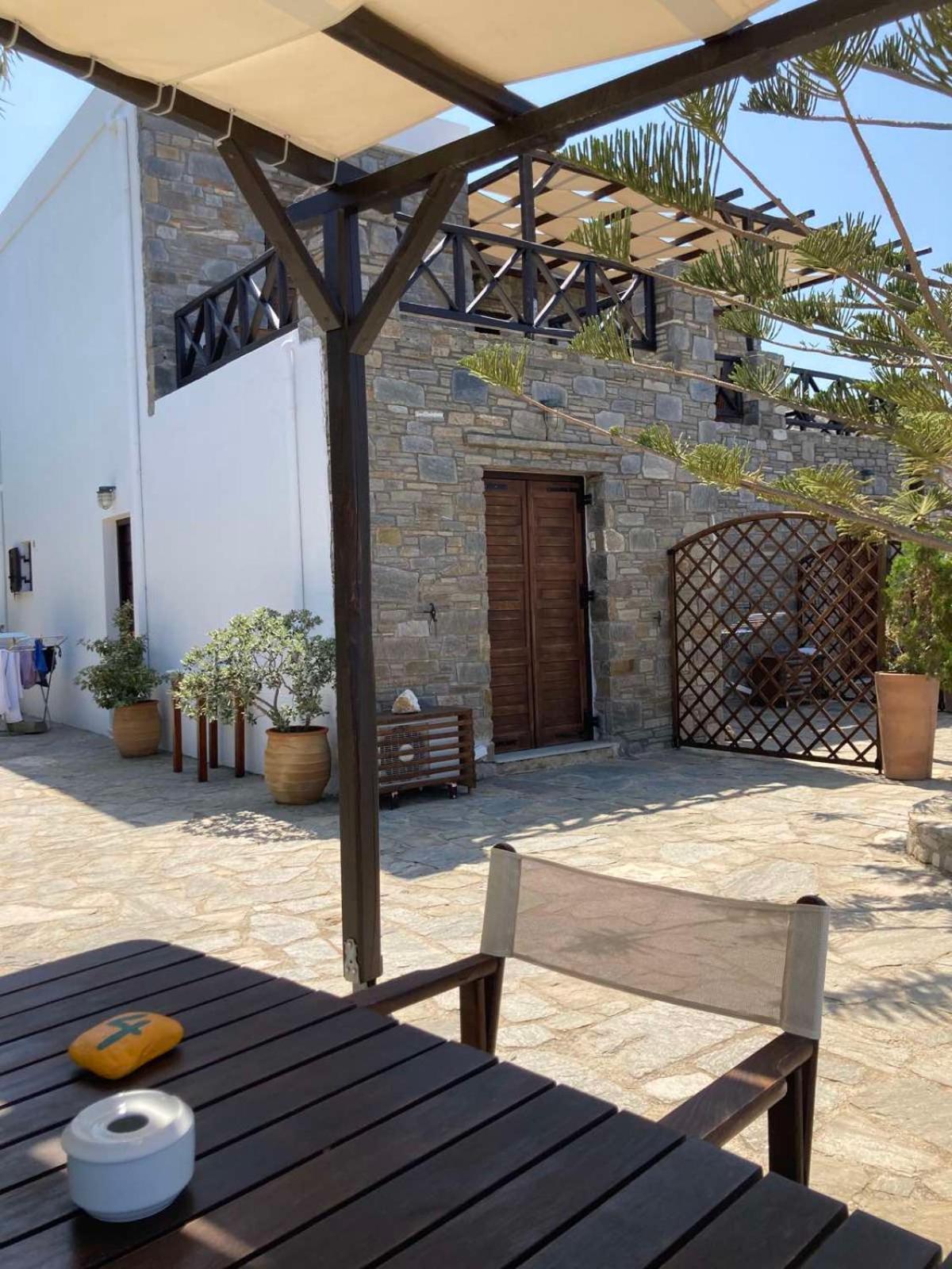 Syrou Lotos Studios & Apartments (Adults Only) Kini Oda fotoğraf