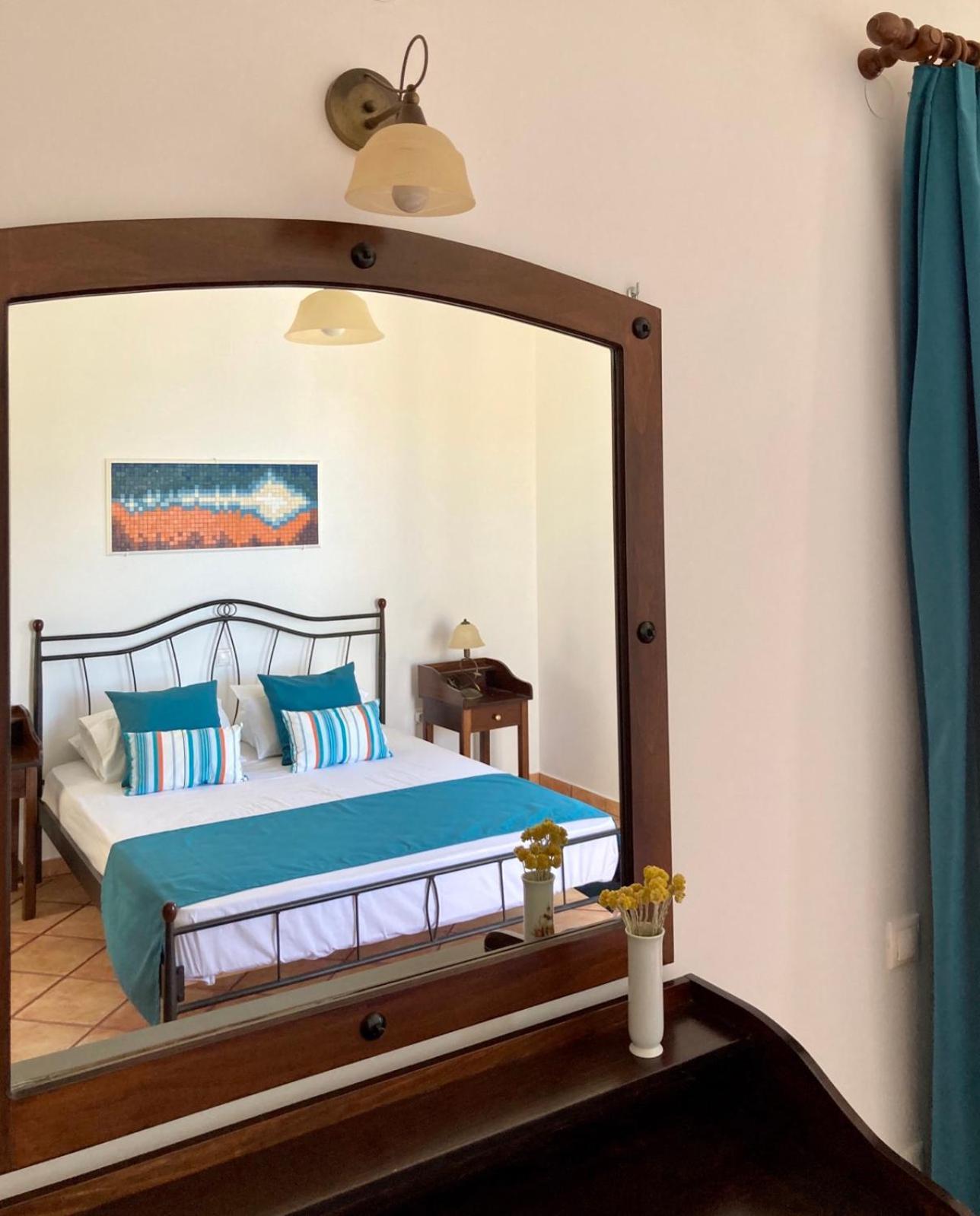 Syrou Lotos Studios & Apartments (Adults Only) Kini Oda fotoğraf
